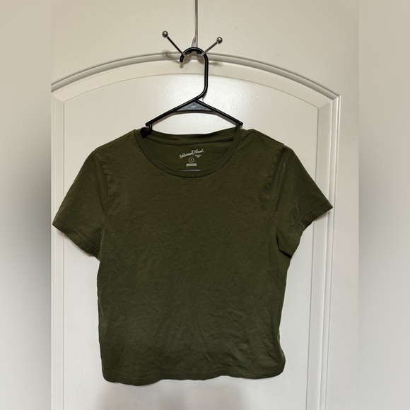 Universal Threads Crop Top - Picture 1 of 3